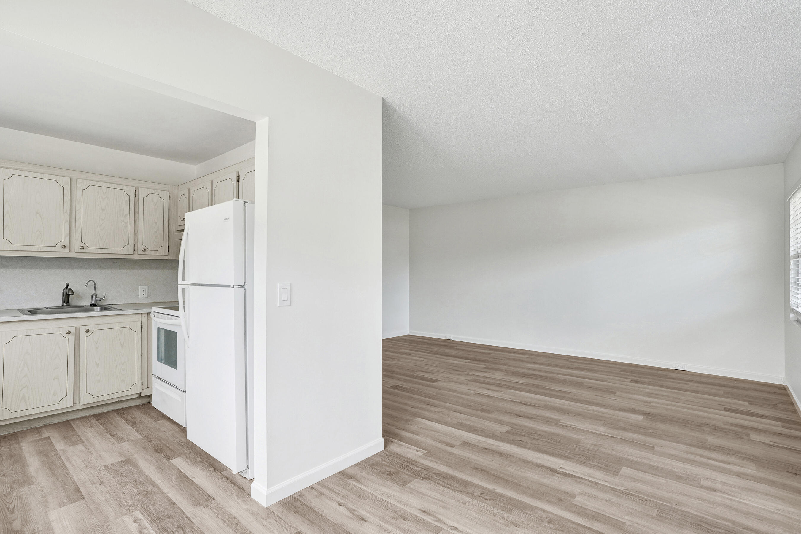 57 Dorset Drive, Unit B Boca Raton, FL 33434 - Photo 9 of 25 DSC09153