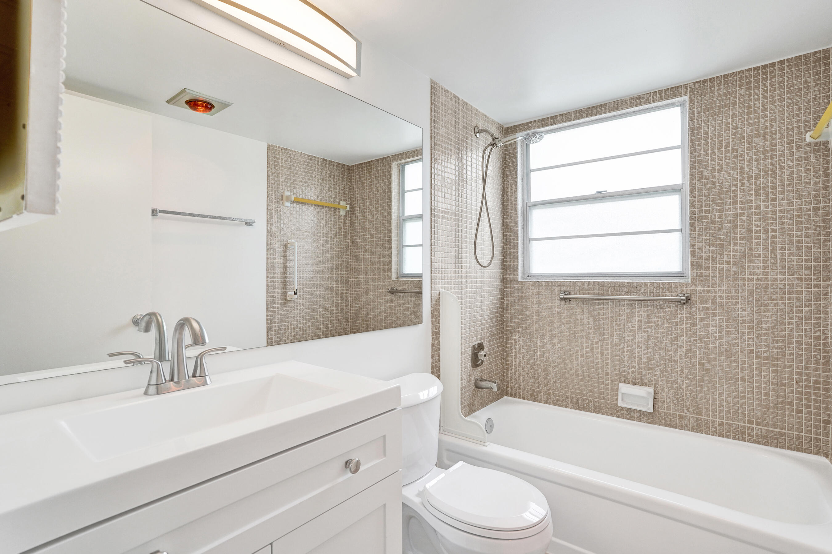 57 Dorset Drive, Unit B Boca Raton, FL 33434 - Photo 10 of 25 DSC09156