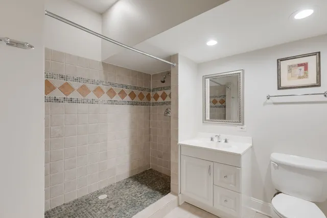 $11,000 | 420 Pine Manor Drive, Wilmette, IL 60091