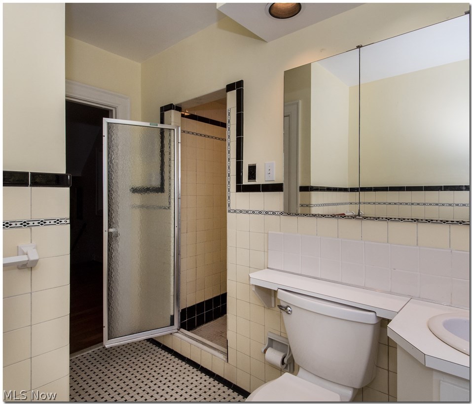 3366 Dorchester Road Cleveland, OH 44120 - Photo 22 of 30