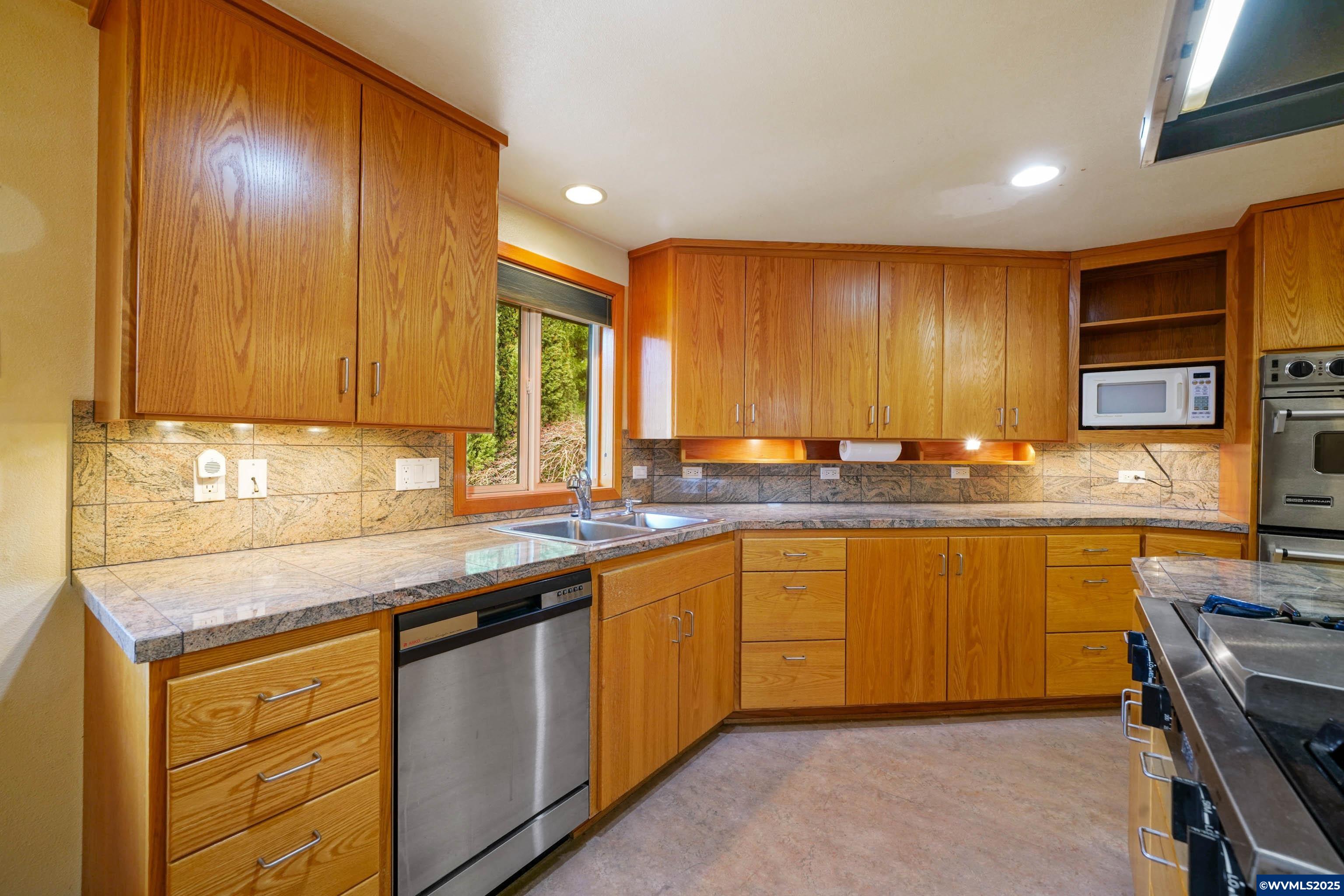 1320 Northwest Gibson Hill Road Albany, OR 97321 - Photo 11 of 49 Gallery Image 11