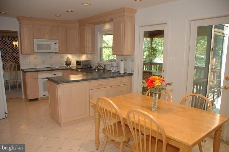 7131 Hamor Lane Springfield, VA 22153 - Photo 2 of 14 Kitchen