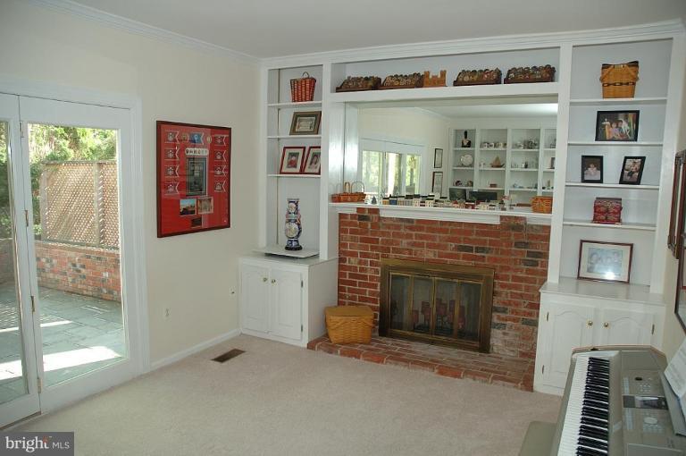 7131 Hamor Lane Springfield, VA 22153 - Photo 3 of 14 Family Room