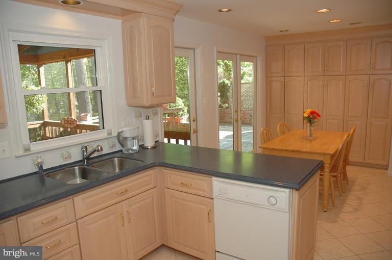 7131 Hamor Lane Springfield, VA 22153 - Photo 5 of 14 Kitchen #2