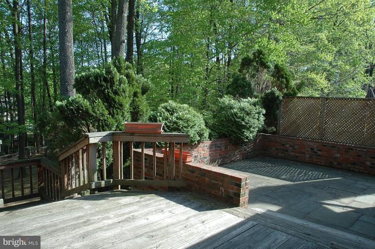7131 Hamor Lane Springfield, VA 22153 - Photo 6 of 14 Deck
