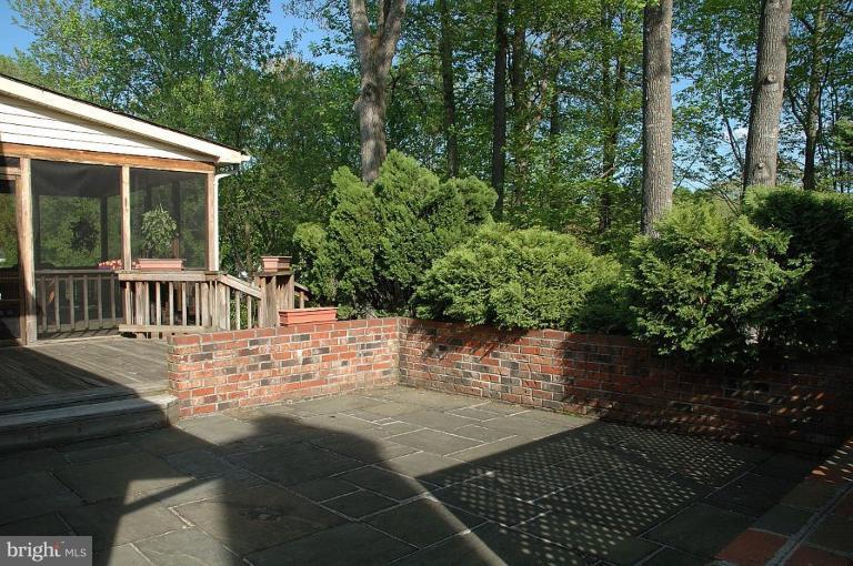 7131 Hamor Lane Springfield, VA 22153 - Photo 7 of 14 Patio