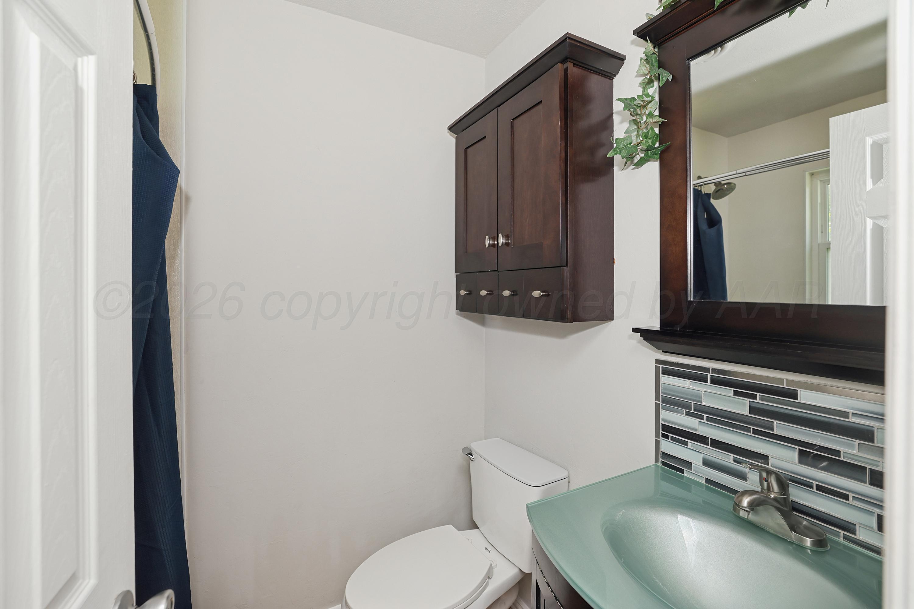 5144 Royce Drive Amarillo, TX 79110 - Photo 12 of 22 12-Primary Bath