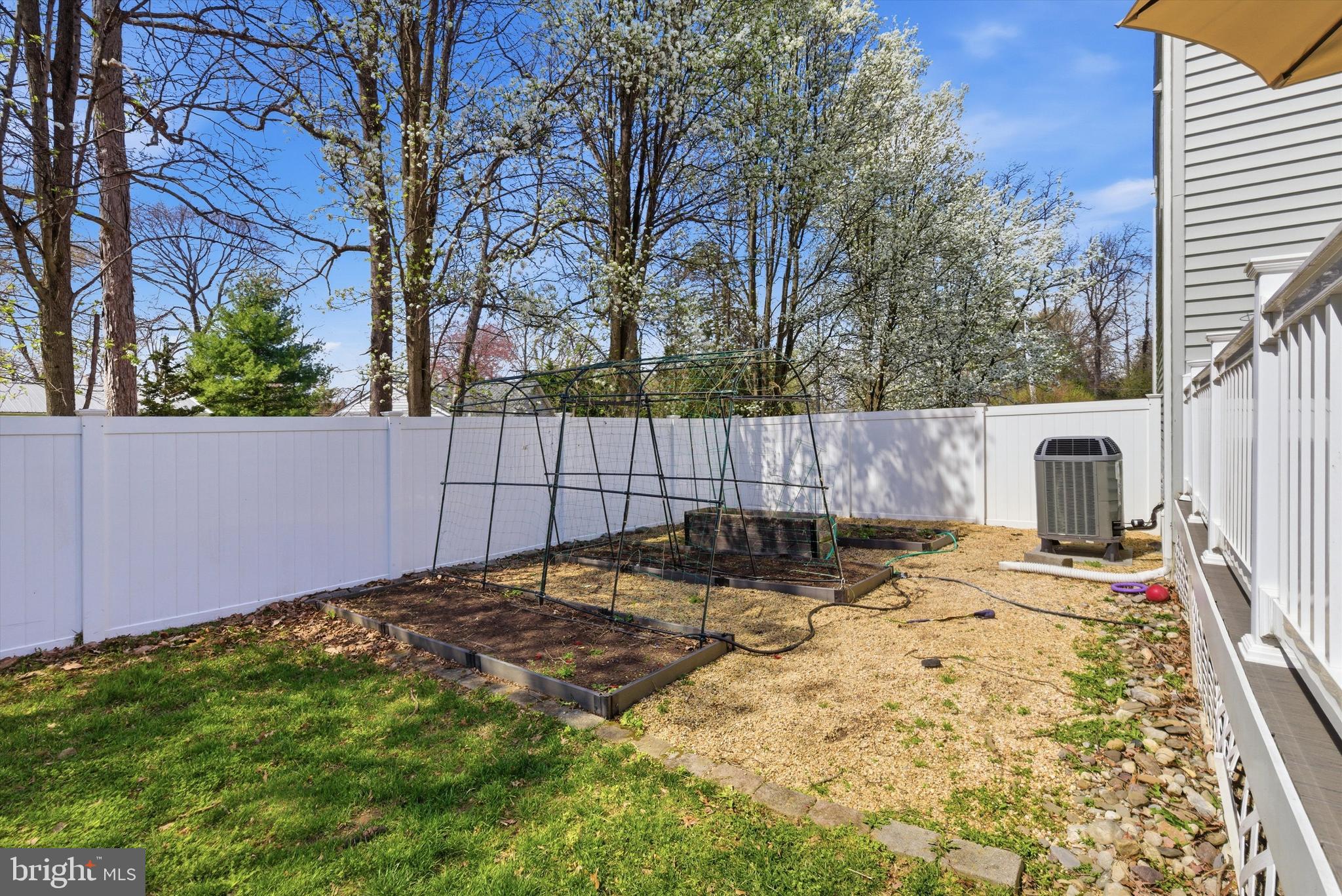 7717 Colonial Beach Road Pasadena, MD 21122 - Photo 11 of 51