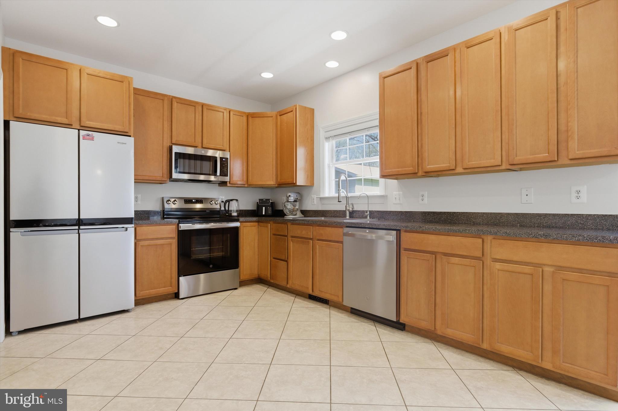 7717 Colonial Beach Road Pasadena, MD 21122 - Photo 20 of 51