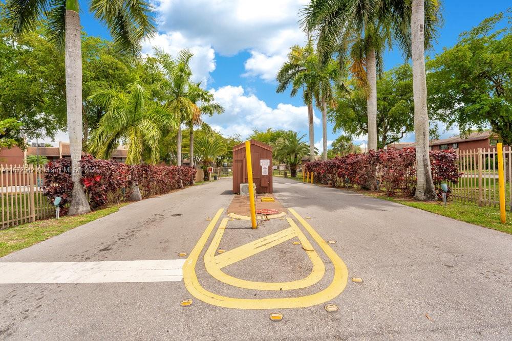 6604 Southwest 114th Place, Unit F72 Miami, FL 33173 - Photo 19 of 25 a view of a park with palm trees