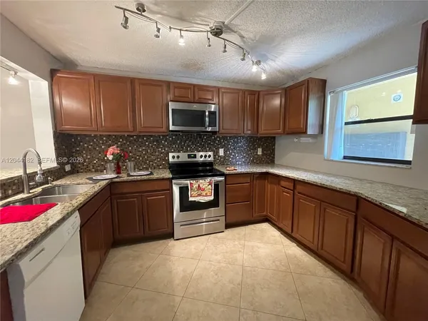 $2,500 | 9044 Northwest 28th Drive, Unit 3106, Coral Springs, FL 33065