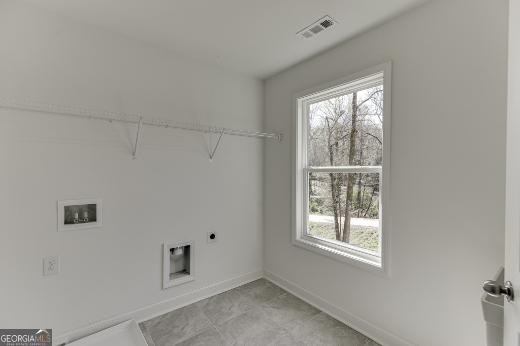 1003 Lakeview Drive Commerce, GA 30529 - Photo 31 of 48 a view of an empty room with a window