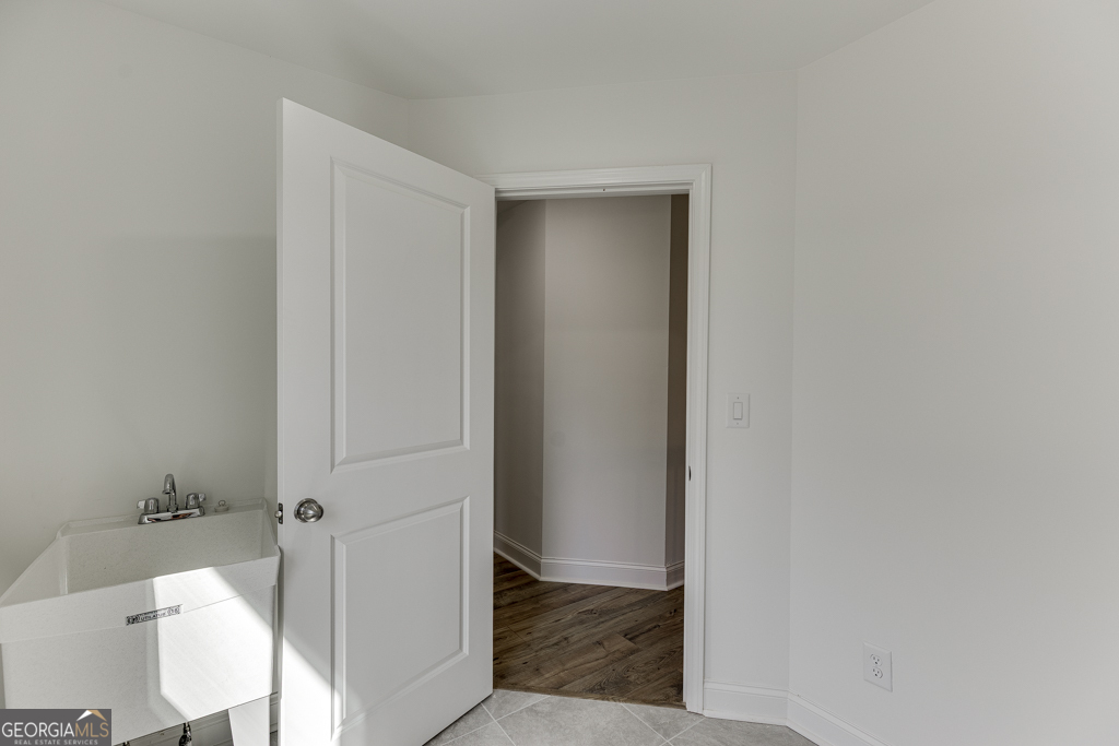 1003 Lakeview Drive Commerce, GA 30529 - Photo 32 of 48 a view of a bathroom