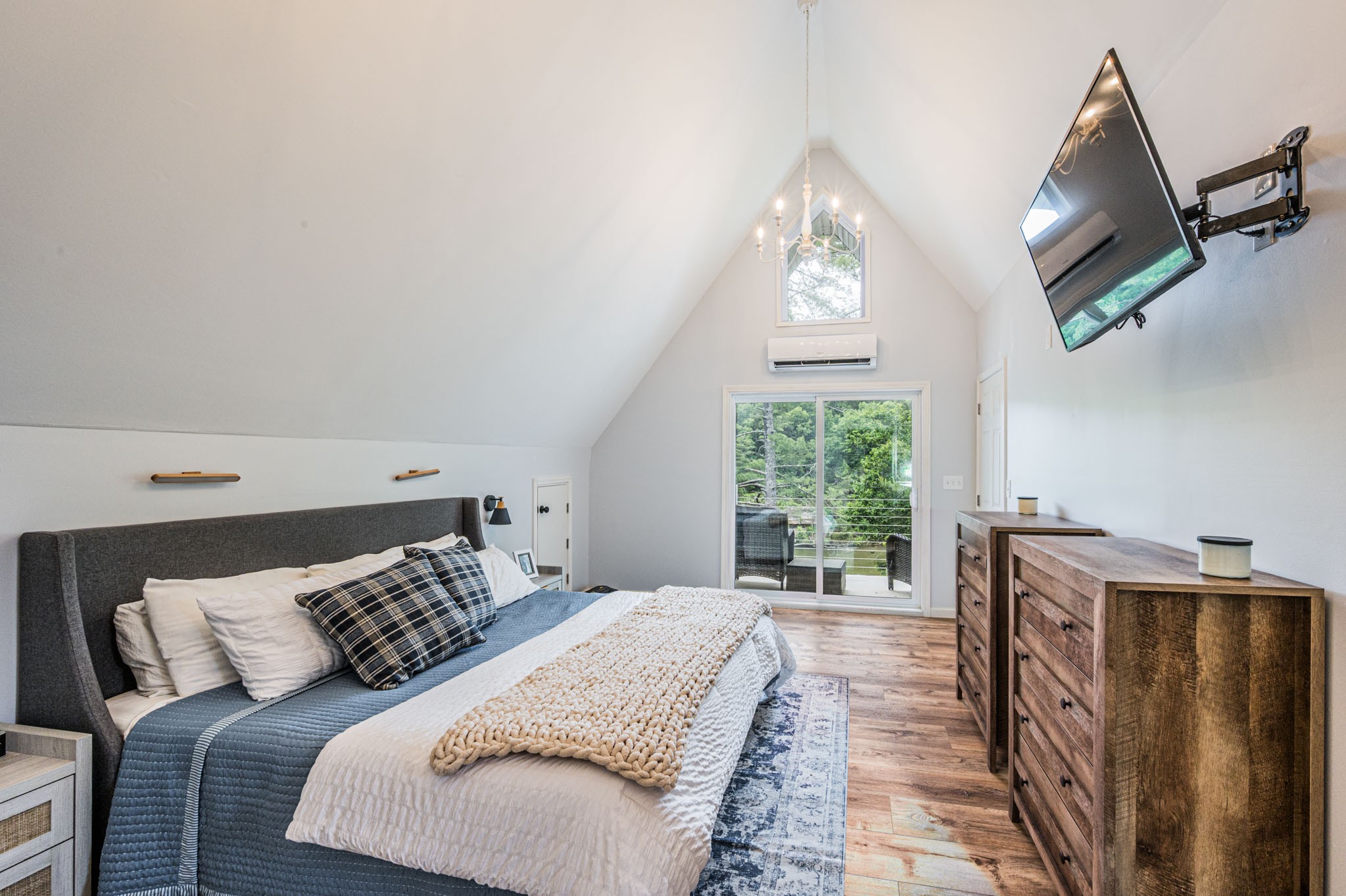 87 Angela Way Lewisburg, KY 42256 - Photo 29 of 39 a bedroom with a bed window and mirror