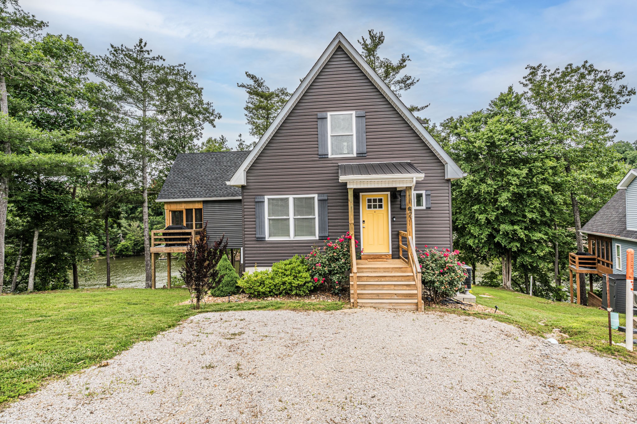 87 Angela Way Lewisburg, KY 42256 - Photo 3 of 39 a front view of a house with a garden