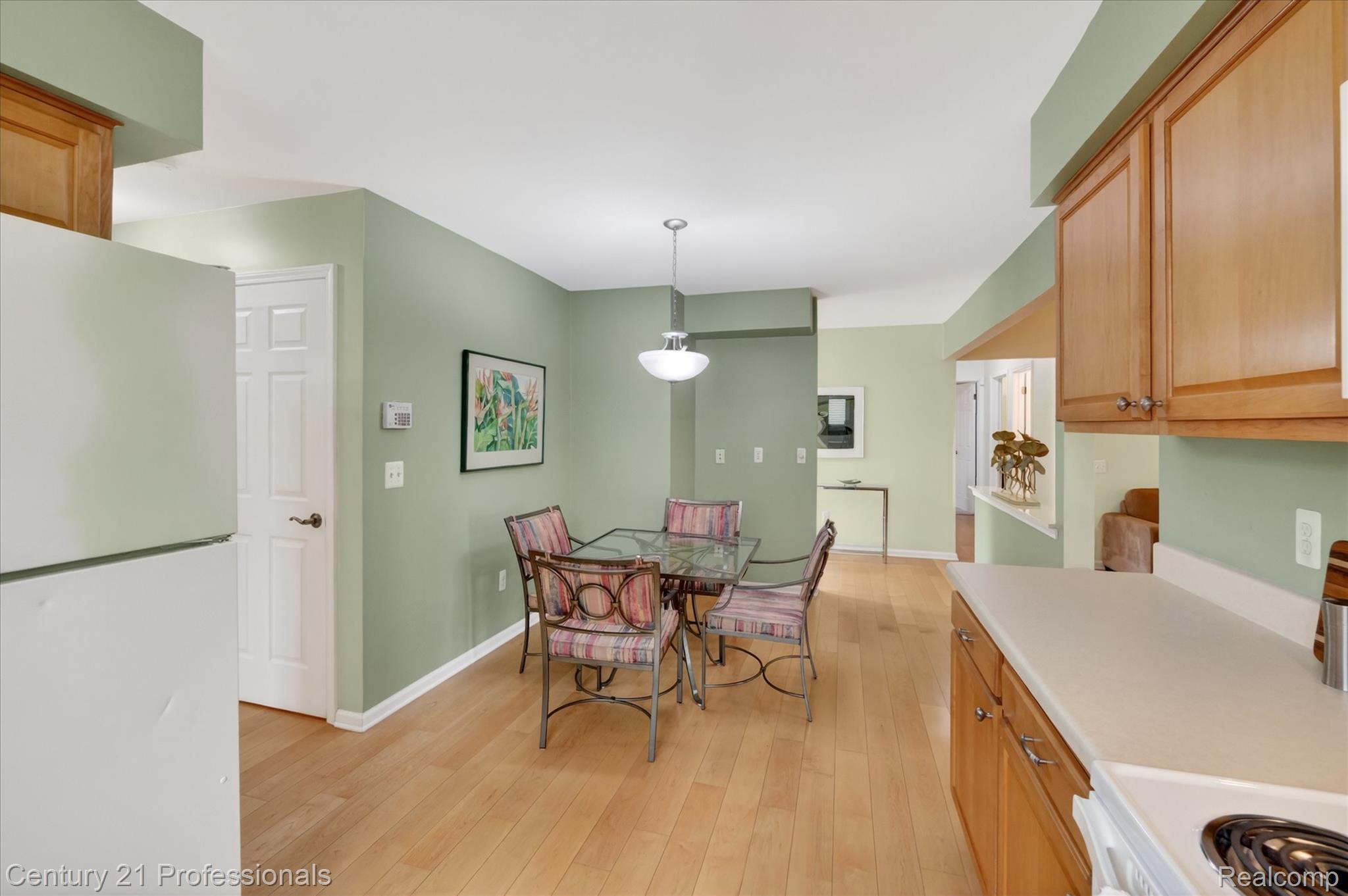 134 Foxboro Drive Rochester, MI 48309 - Photo 13 of 39 Dining area with light wood finished floors and baseboards