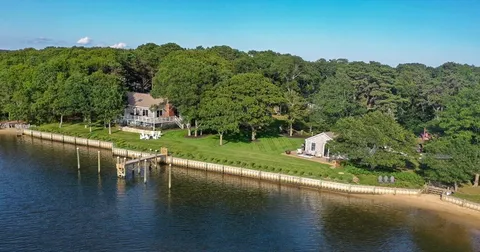 $3,000,000 | 30 Overland Road, Mashpee, MA 02649