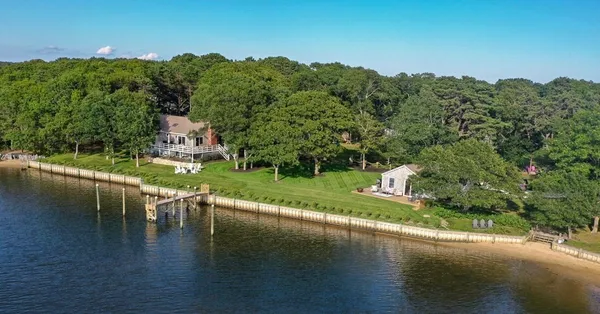 $3,000,000 | 30 Overland Road, Mashpee, MA 02649