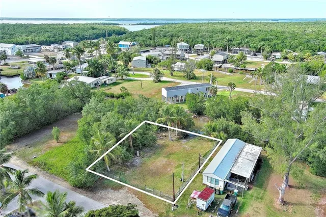 $85,000 | 104 Egret Lane, Everglades City, FL 34139