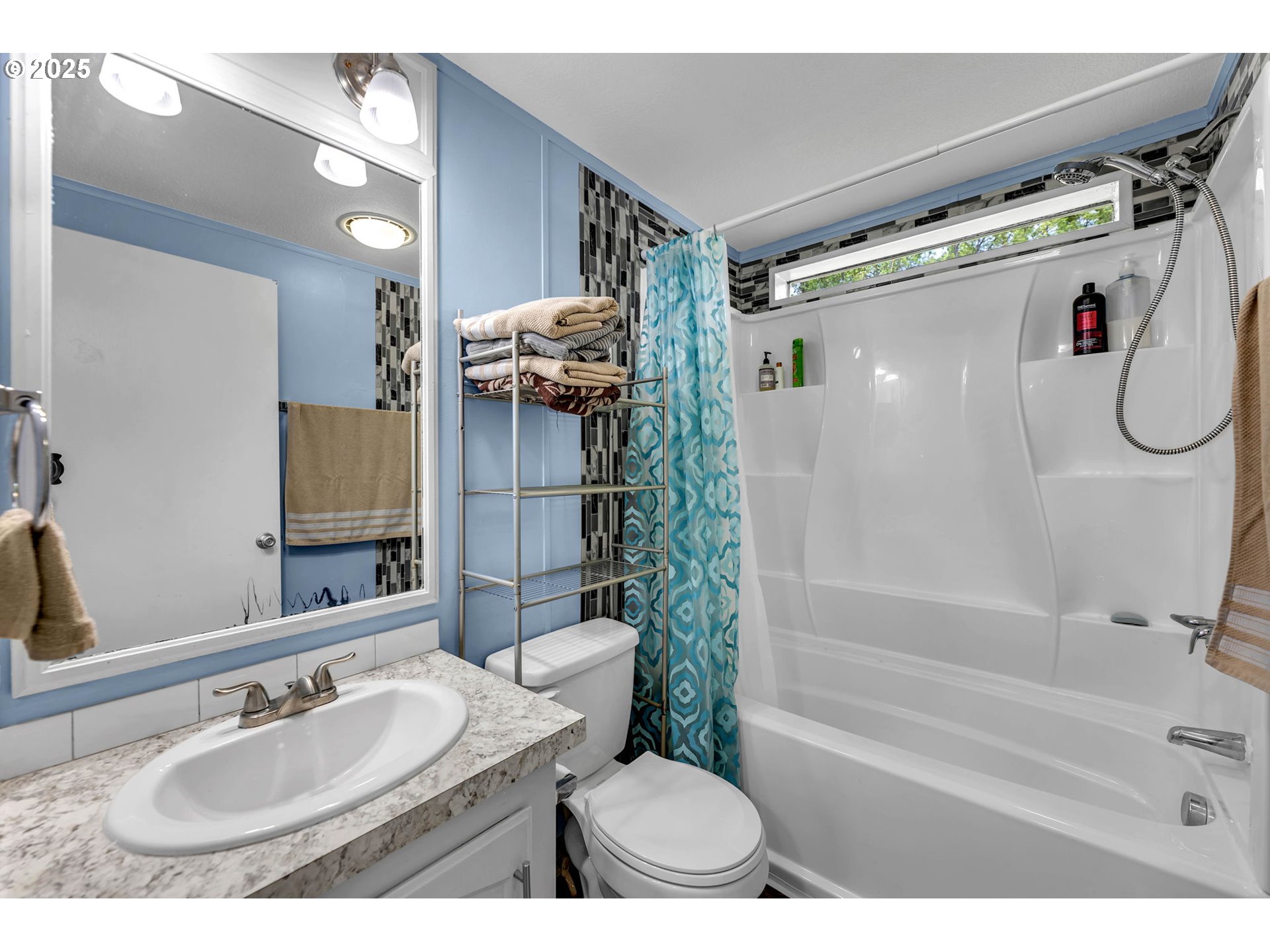 20 South Gee Creek Loop Ridgefield, WA 98642 - Photo 25 of 33 a bathroom with a sink toilet and shower