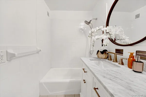 $3,850 | 1 Balint Drive, Unit 366, Yonkers, NY 10710