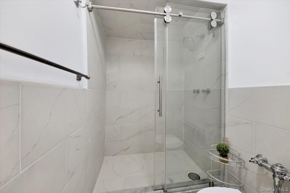 1 Balint Drive, Unit 366 Yonkers, NY 10710 - Photo 24 of 31 a bathroom with a bathtub