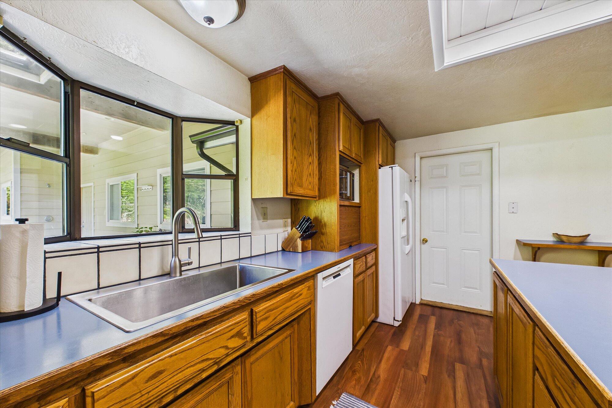 655 Gibson Creek Road Whitethorn, CA 95589 - Photo 13 of 60