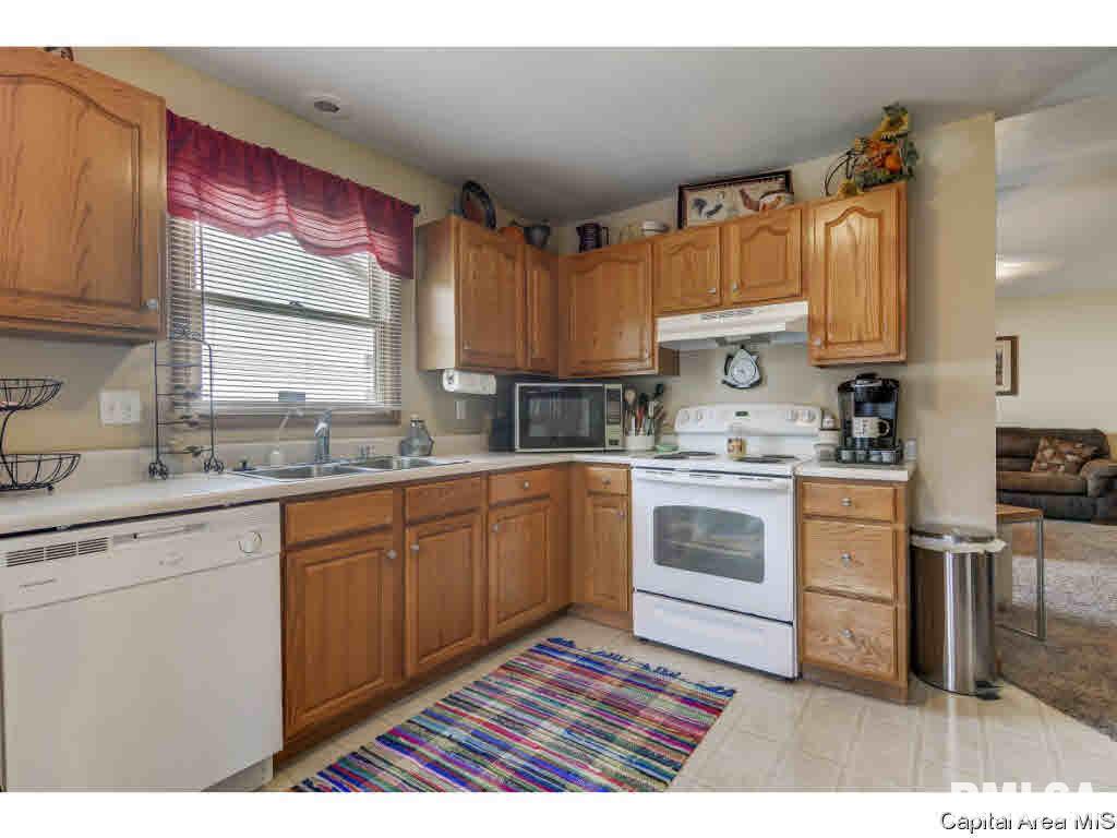 214 Eagle Ridge Drive Chatham, IL 62629 - Photo 8 of 15 Gallery Image 8