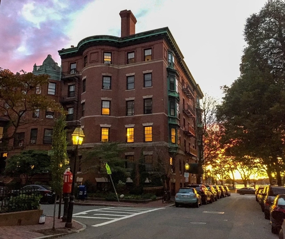 112 Pinckney Street, Unit 11 Boston, MA 02114 - Photo 16 of 16 a front view of a building with street view