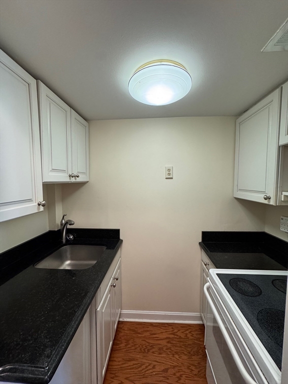 112 Pinckney Street, Unit 11 Boston, MA 02114 - Photo 3 of 16 a kitchen that has a sink and a stove