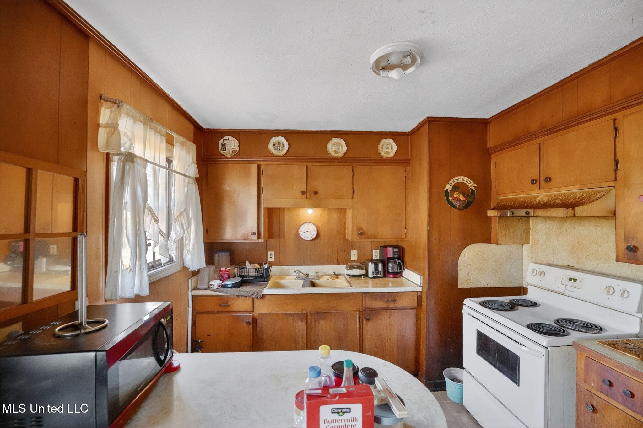 113 Rita Court Jackson, MS 39213 - Photo 11 of 15 RITA KITCHEN