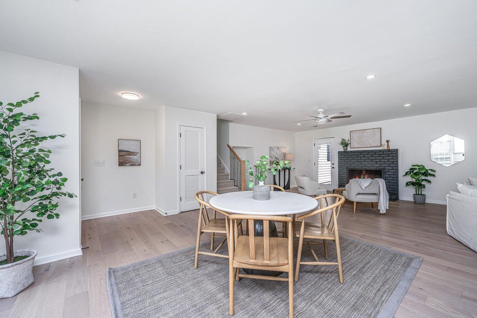 738 Olney Road Charleston, SC 29414 - Photo 10 of 38 738 Olney Family Room 10