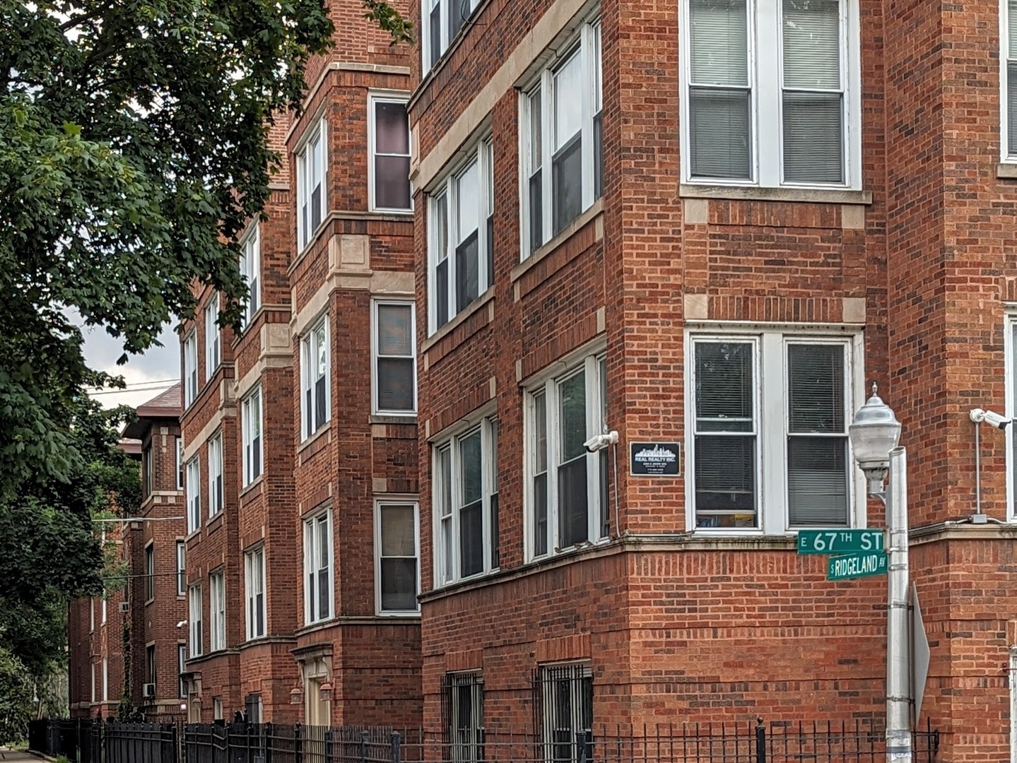 6730 South Ridgeland Avenue, Unit 2 Chicago, IL 60649 - Photo 10 of 12 a view of a building