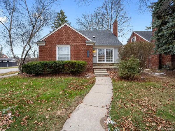 $2,850 | 2090 Bradford Road, Birmingham, MI 48009
