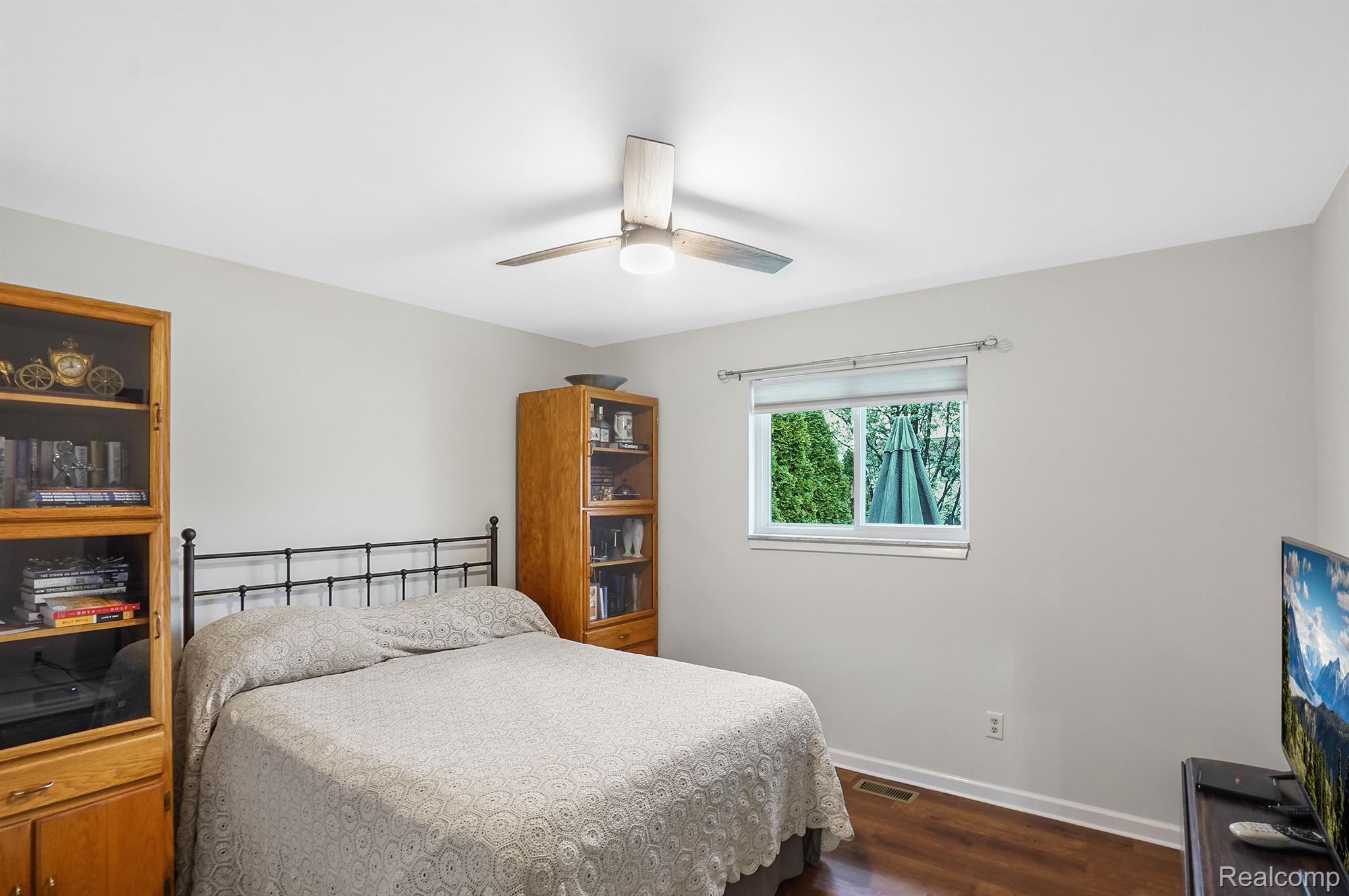 47344 Royal Road Macomb, MI 48044 - Photo 21 of 31 Bedroom 2 with hardwood floors