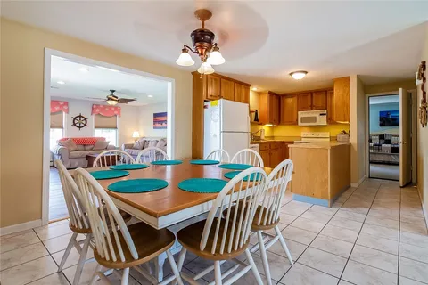 $1,050,000 | 39 Davisville Lane, Narragansett, RI 02882