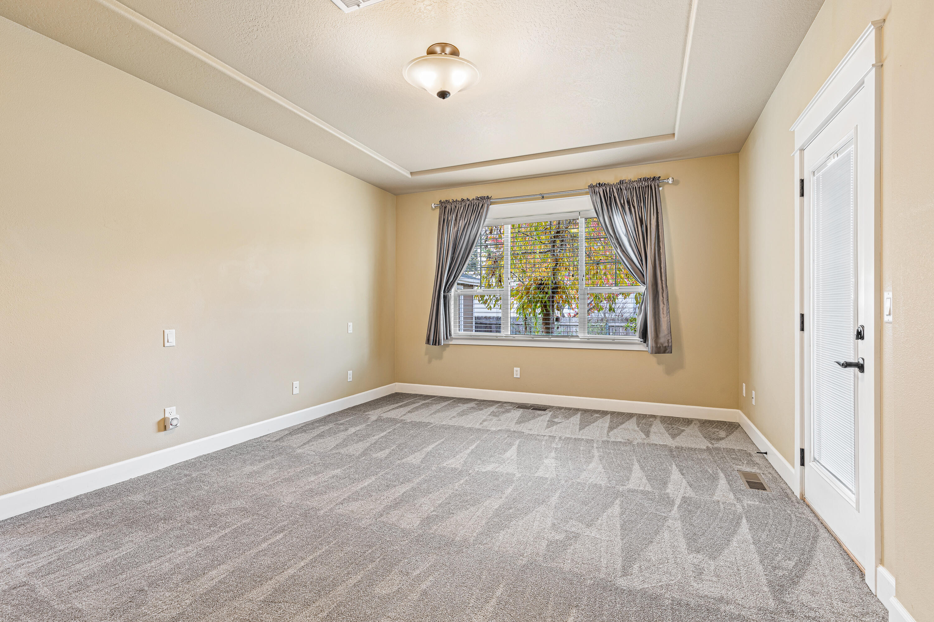 817 Buck Point Street Central Point, OR 97502 - Photo 19 of 47 9R9A9878