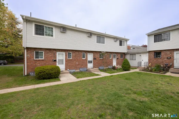 $199,900 | 30 Woodglen Drive, Unit 7B2, Waterbury, CT 06705