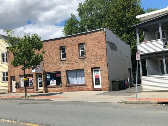 $1,195 | 1007 19th Street, Unit 1R, Watervliet, NY 12189