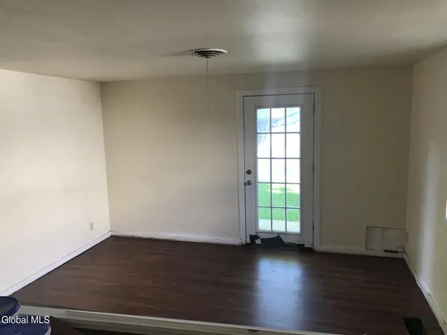 $1,195 | 1007 19th Street, Unit 1R, Watervliet, NY 12189