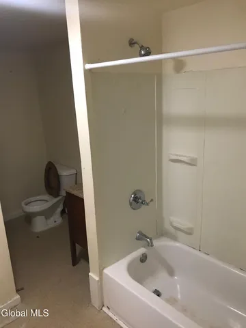 $1,195 | 1007 19th Street, Unit 1R, Watervliet, NY 12189