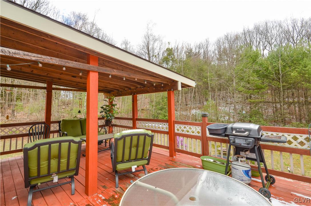 253 Sundance Road Effort, PA 18330 - Photo 19 of 25 a balcony with furniture and a potted plant