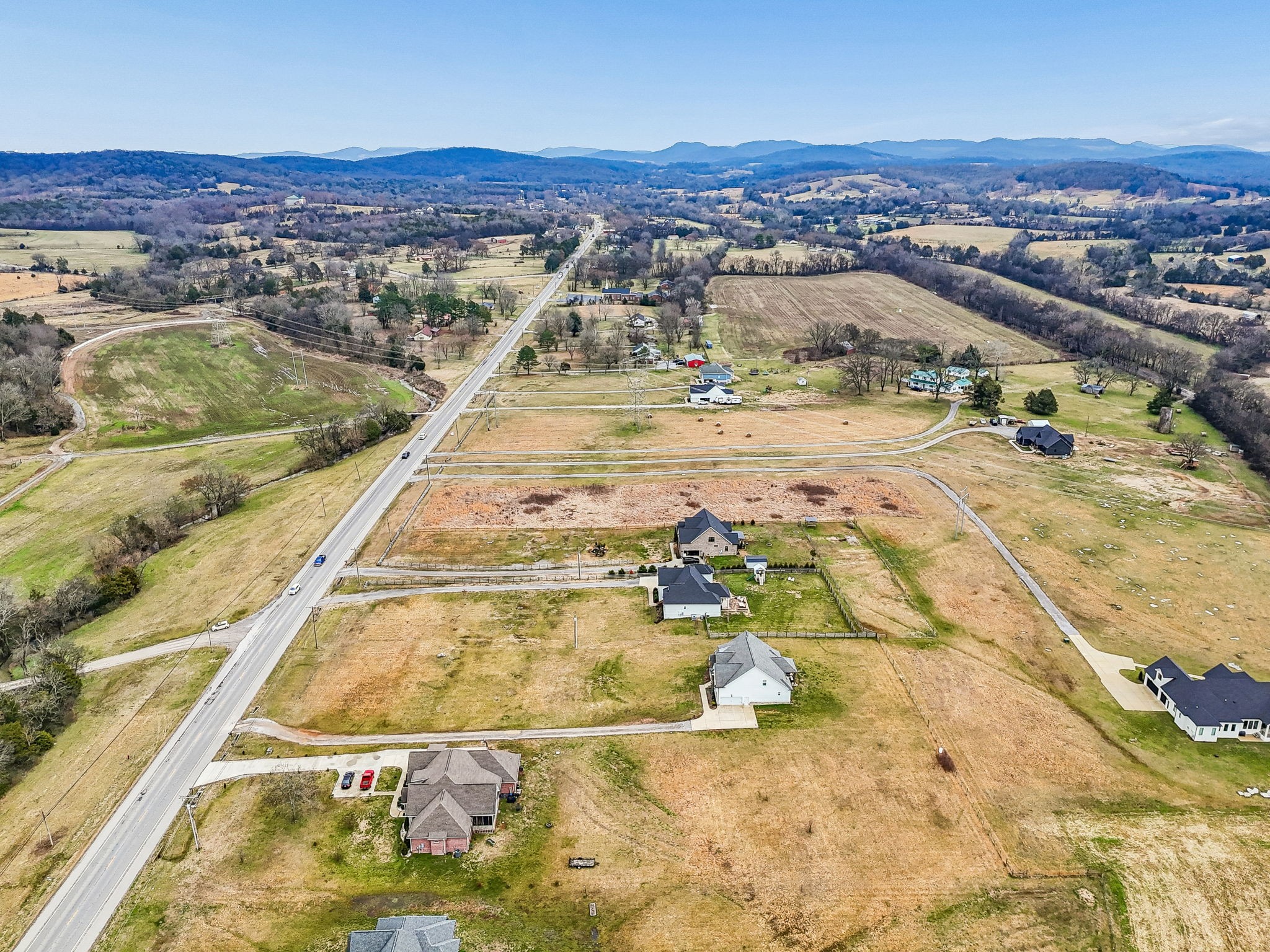 5 Sparta Pike Watertown, TN 37184 - Photo 4 of 17 a view of a city with an ocean