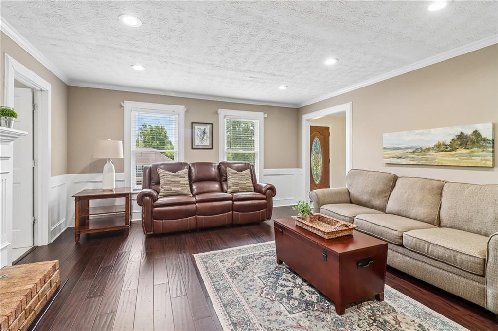 1074 Wash Lee Drive Southwest Lilburn, GA 30047 - Photo 5 of 32
