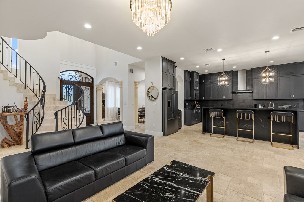 661 Emerald Loop Fredericksburg, TX 78624 - Photo 16 of 73 Living room