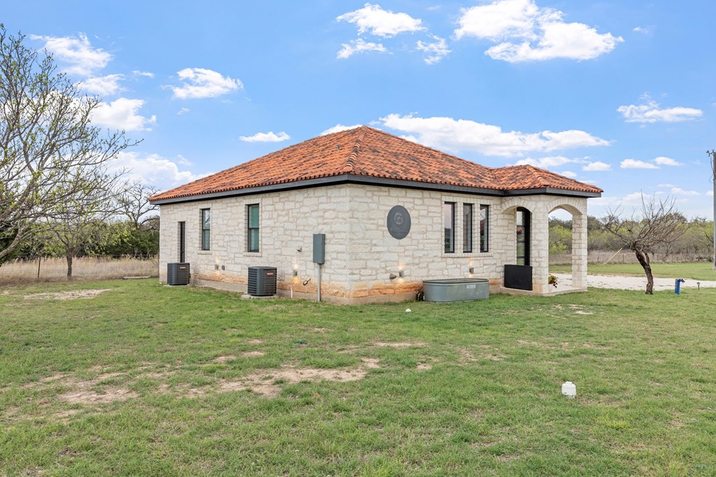 661 Emerald Loop Fredericksburg, TX 78624 - Photo 70 of 73 Guest house