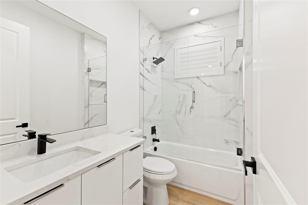 6810 Church Street Jupiter, FL 33458 - Photo 26 of 39 a bathroom with a sink a toilet and a bathtub