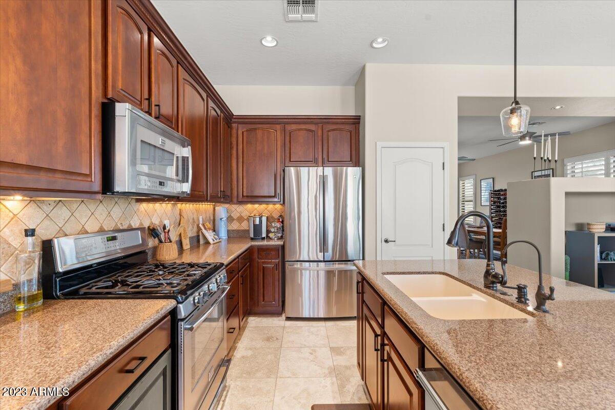 3424 West Montello Road Phoenix, AZ 85086 - Photo 11 of 39 Kitchen