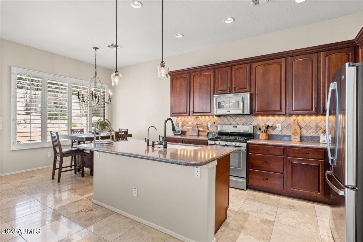 3424 West Montello Road Phoenix, AZ 85086 - Photo 9 of 39 Kitchen