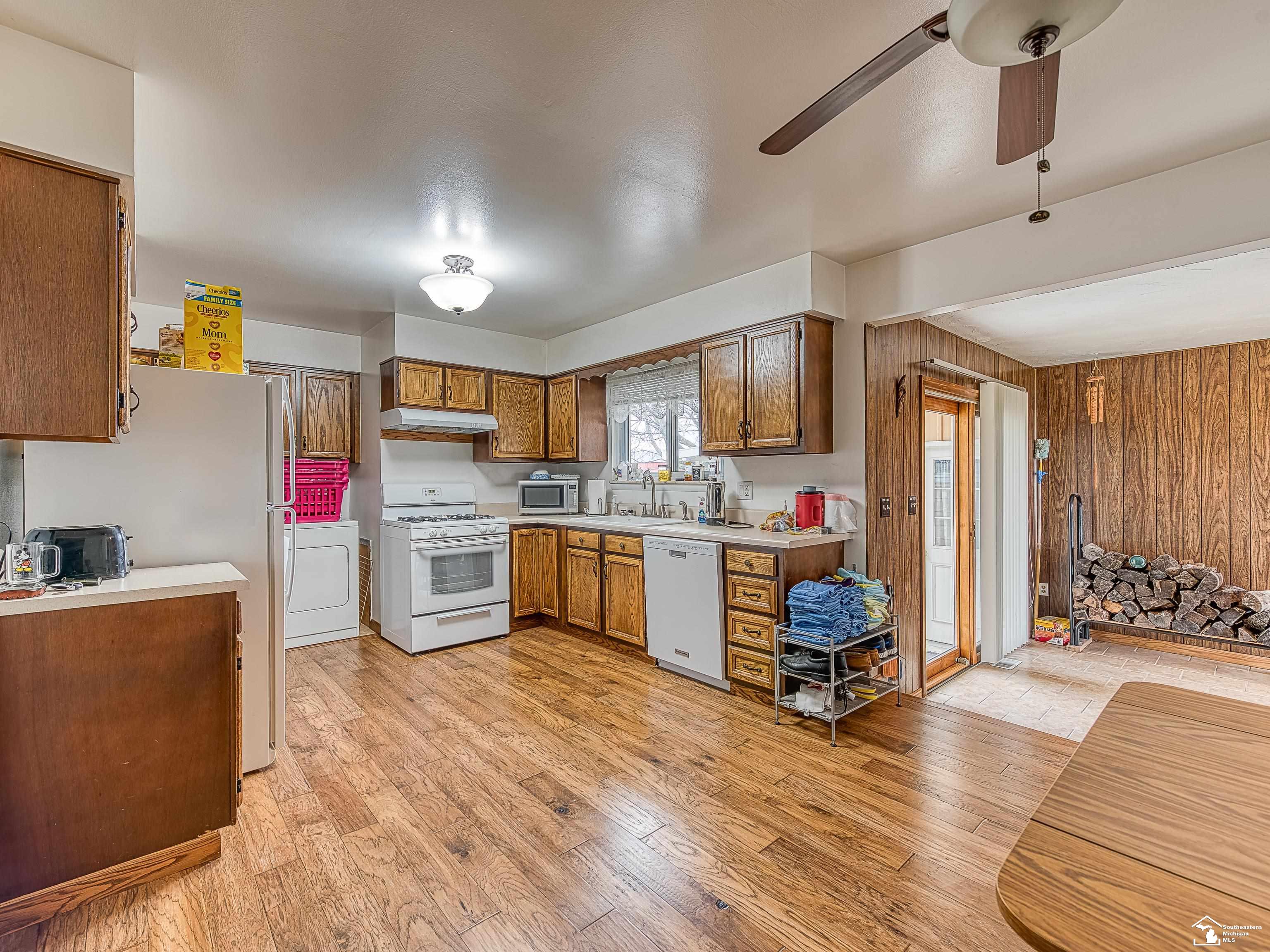 8494 Armstrong Road Newport, MI 48166 - Photo 6 of 40 50137614-03cb7368-f771-4a1a-b1de-bcf6facdcb36.JPG